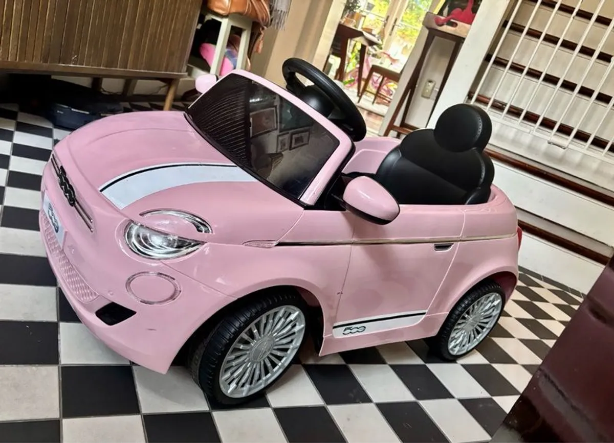 Child's Fiat 500e Car 7.2V Electric Ride On Car - Image 2