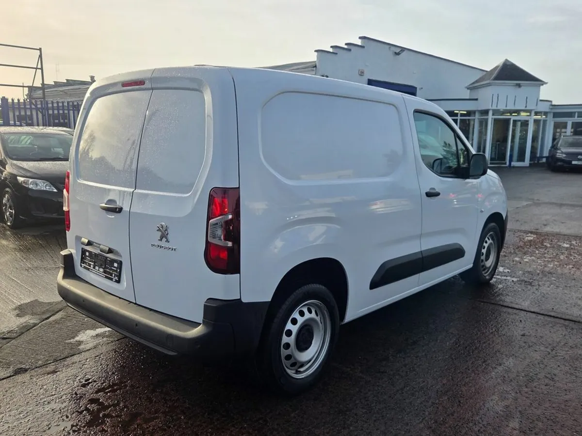 Peugeot Partner BLUEHDI PROFESSIONAL PREMIUM PLUS - Image 2