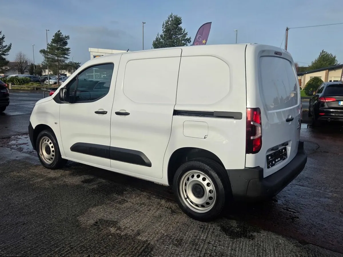 Peugeot Partner BLUEHDI PROFESSIONAL PREMIUM PLUS - Image 4