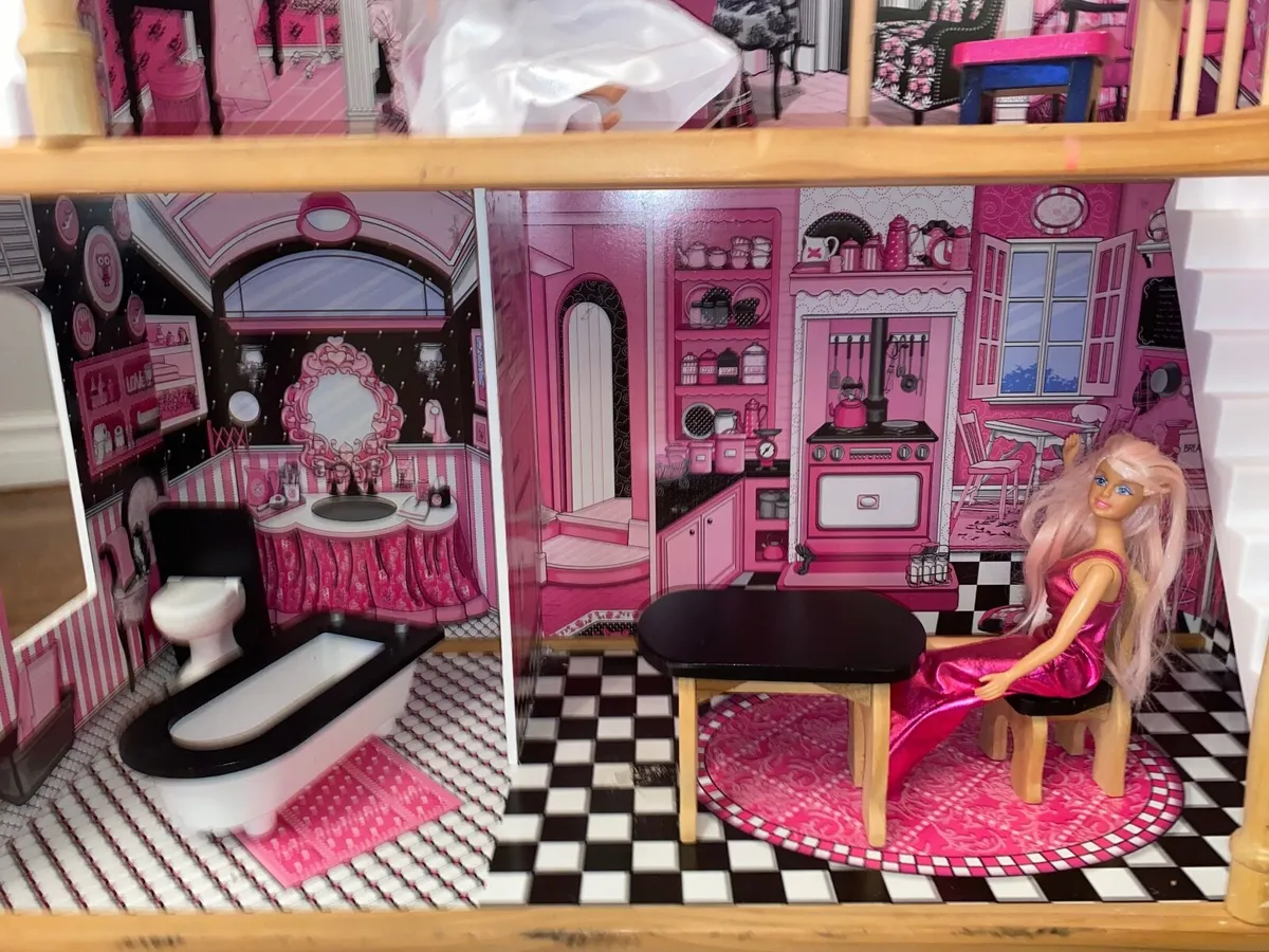 Doll’s House - Image 1