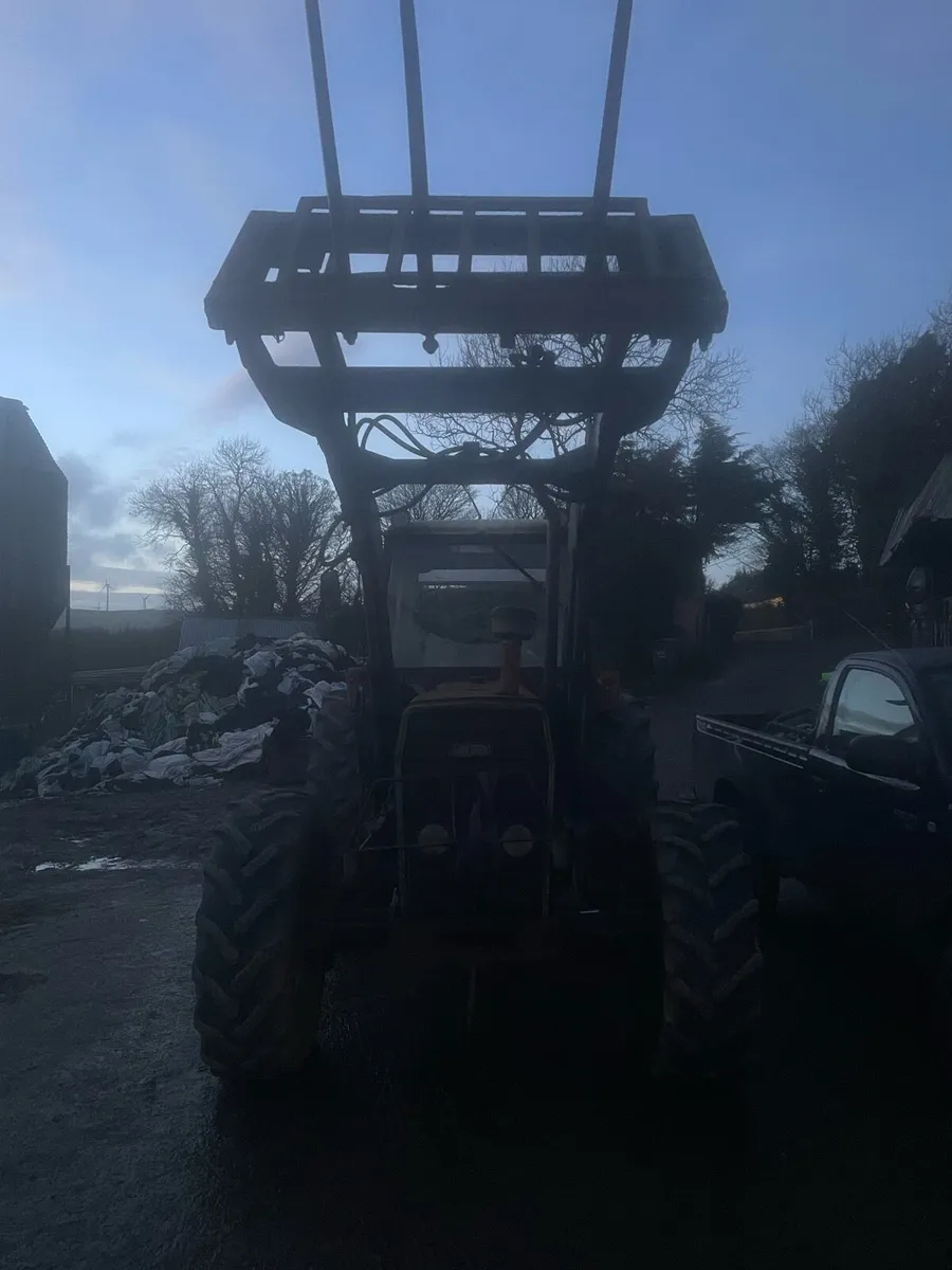 Front loader&pronges with brackets and spool valve - Image 4