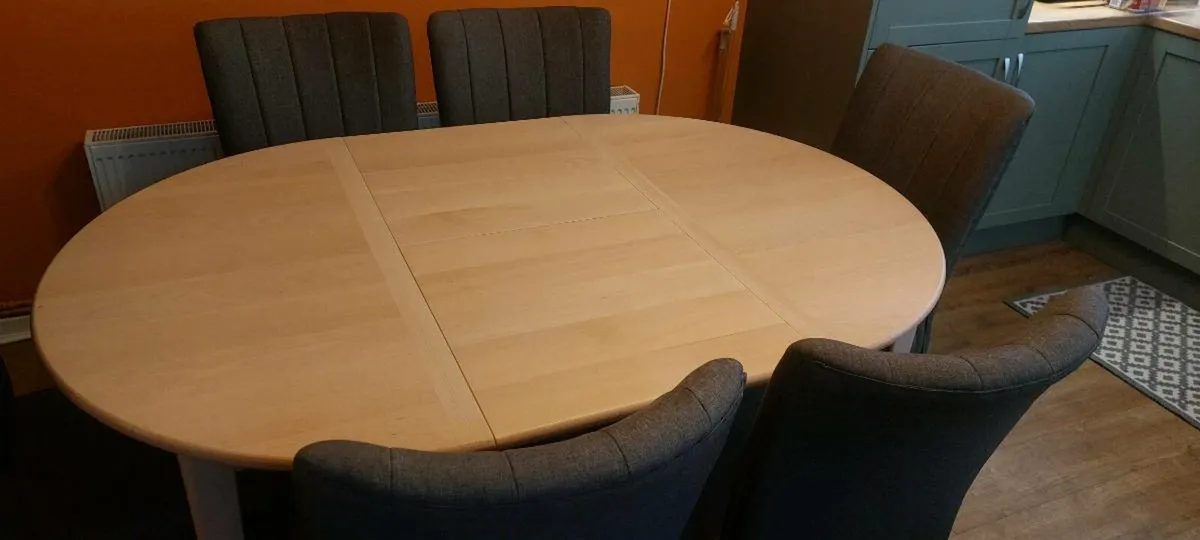 Dining table - Image 1