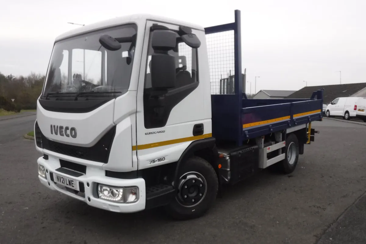 Iveco 75-160 D.D.S Tipper 7500kg gross, tool box. - Image 1