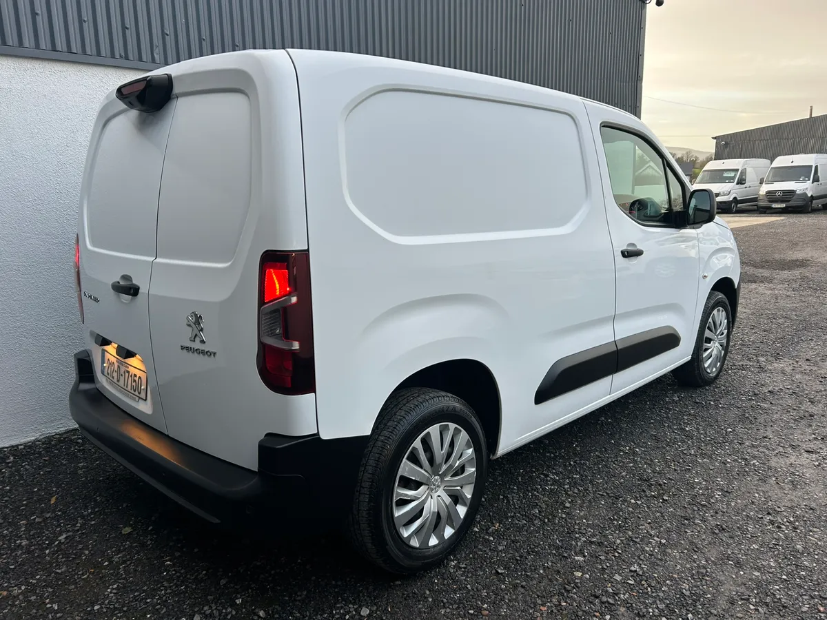 2021 Peugeot Partner 82kms - Professional - Image 4