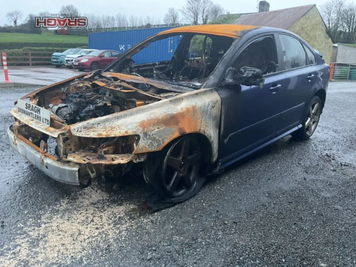 2010 VOLVO S40 - Image 3