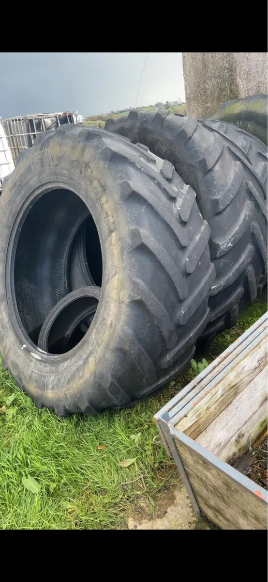 650/65/42 tyres - Image 2