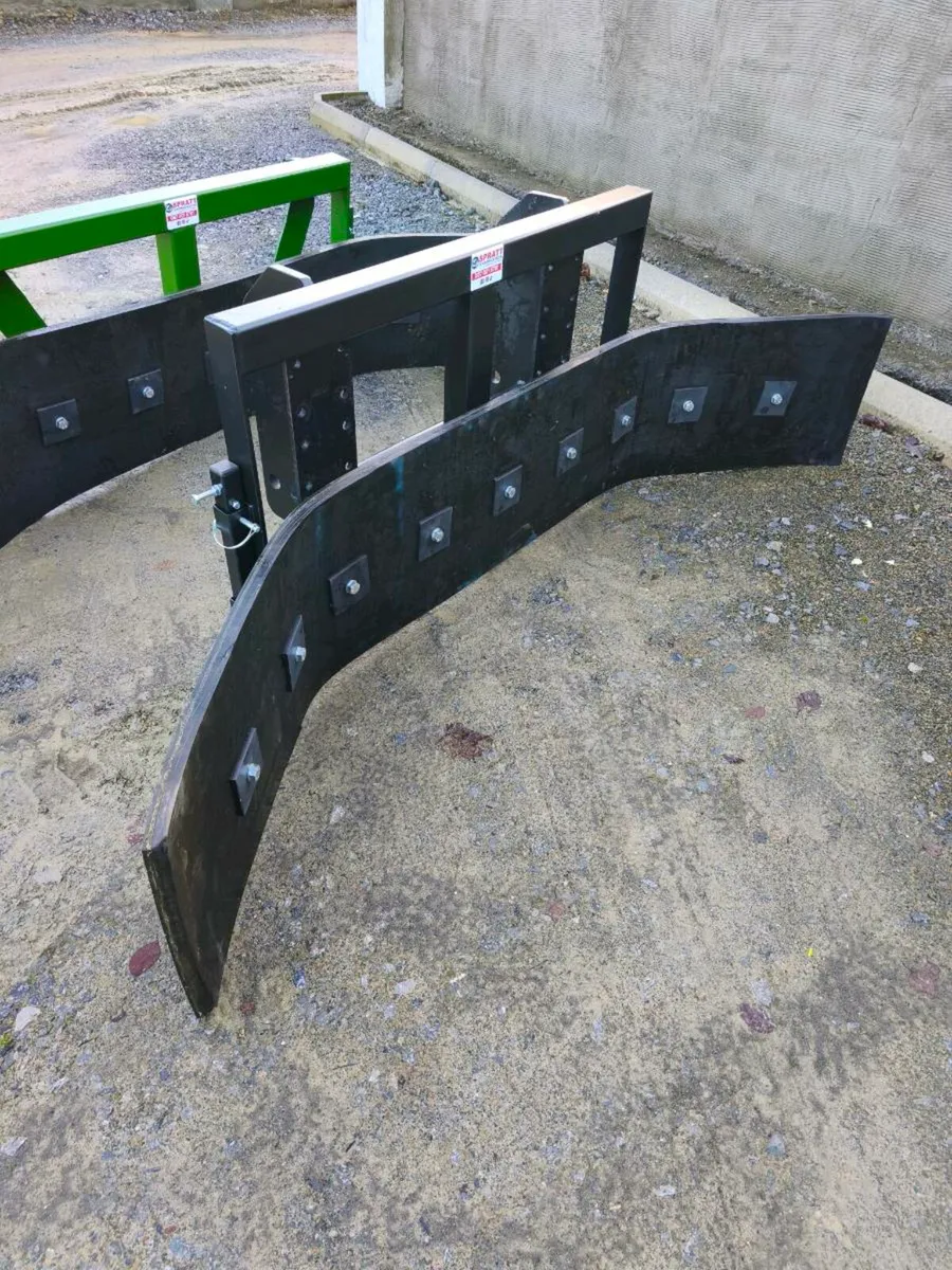 Front mounted yard scrapers - Image 2