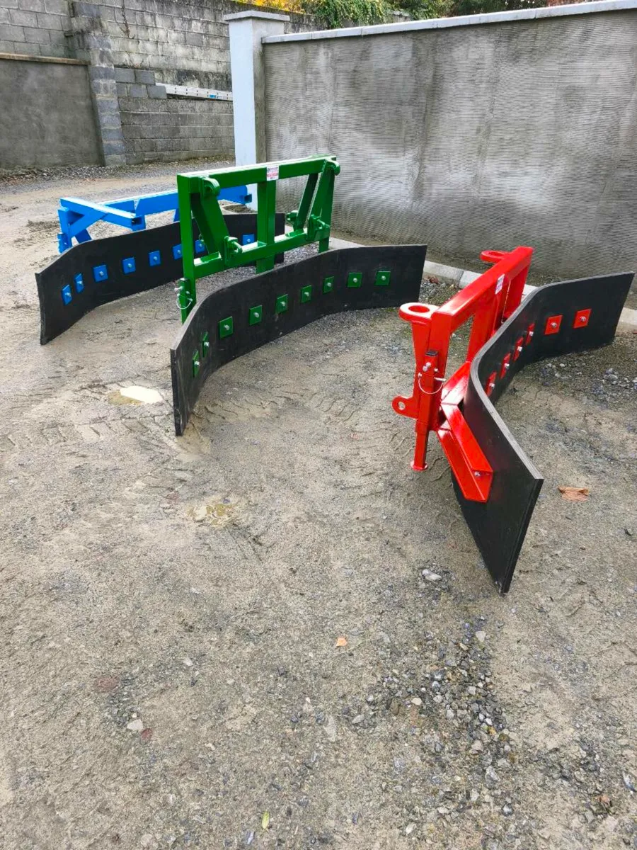 Front mounted yard scrapers - Image 4