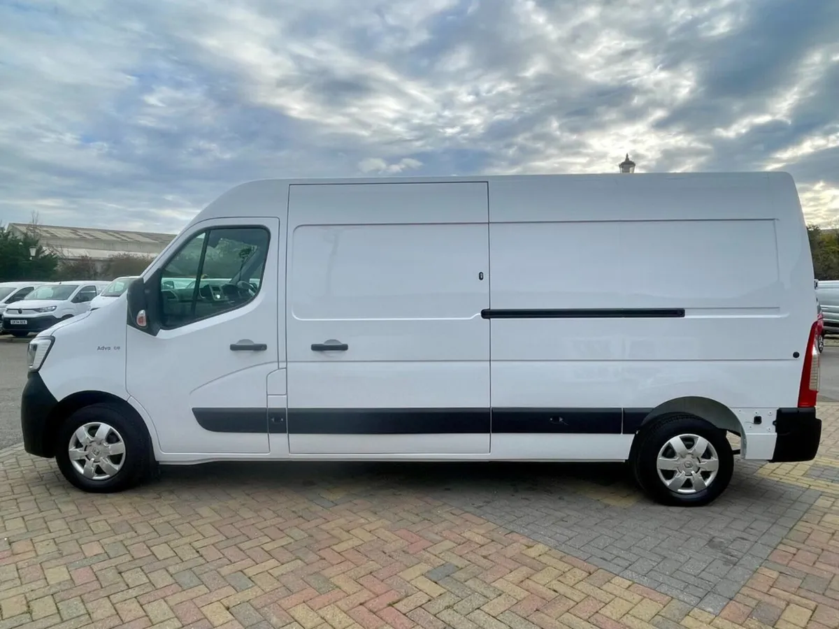 2023 Renault Master Medium Roof Panel Van - Image 1