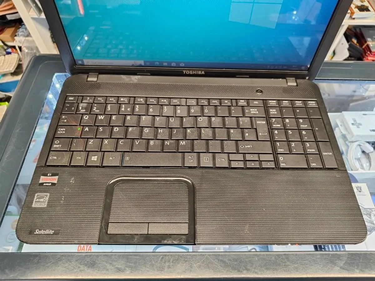Toshiba Satellite C850D Laptop AMD E1-1200 1.40GHz 8GB RAM 128GB SD Windows 10 Pro HDMI - Image 3