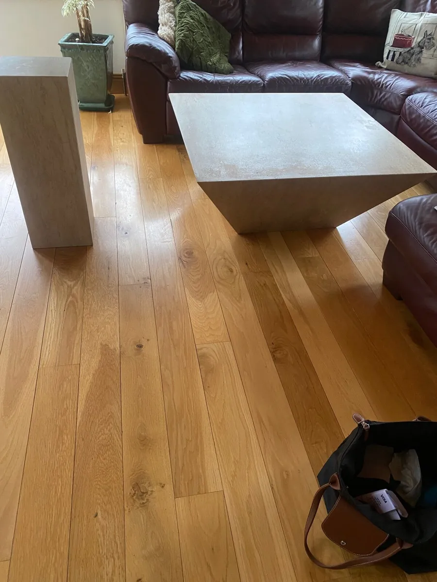 Coffee table and matching plinth - Image 2