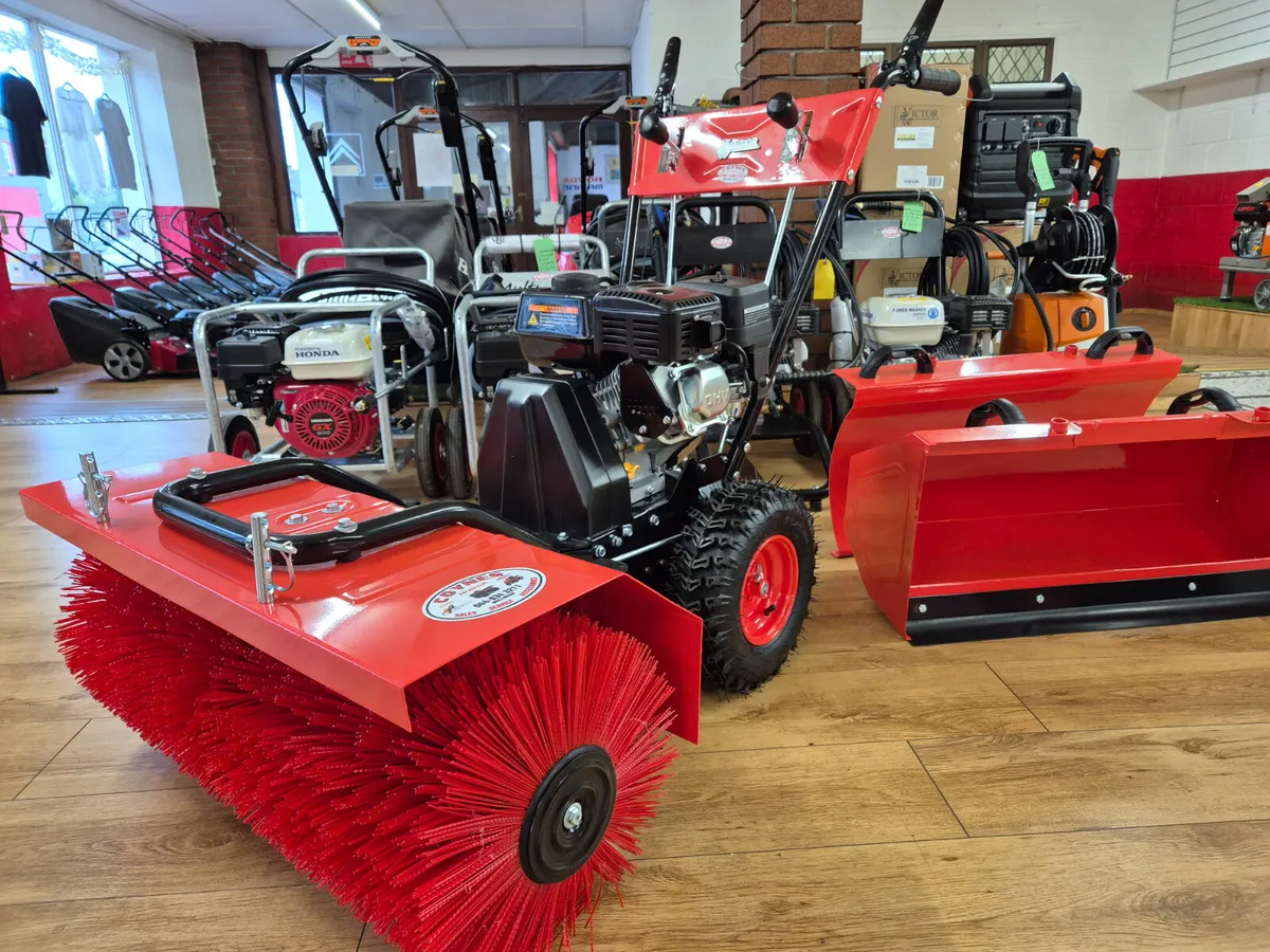 Yard Sweeper 80cm 196cc Engine - Image 4