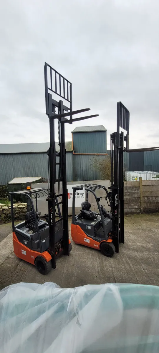 3 wheeler electric forklift - Image 3
