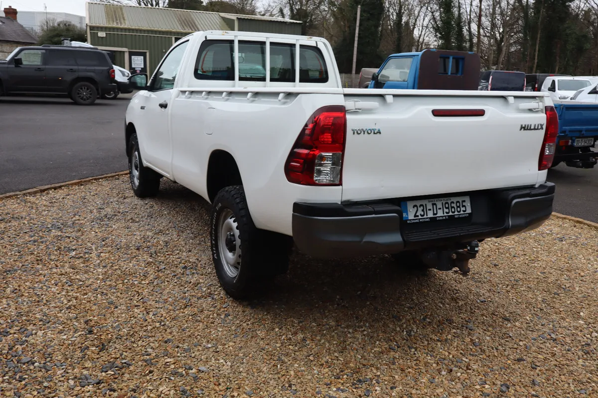 2023 TOYOTA HILUX - Image 4