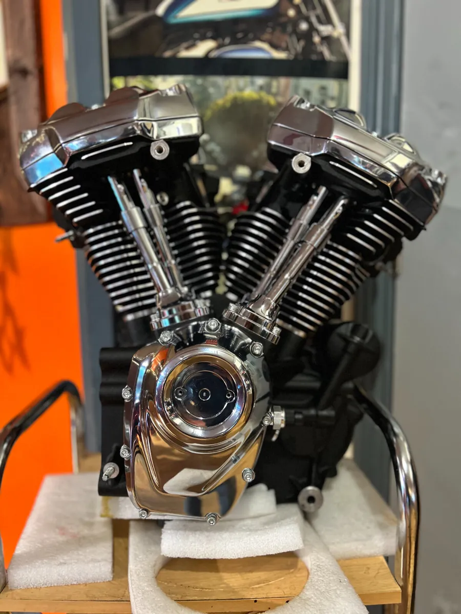 HARLEY-DAVIDSON Milwaukee-Eight 107 Engine - Image 1