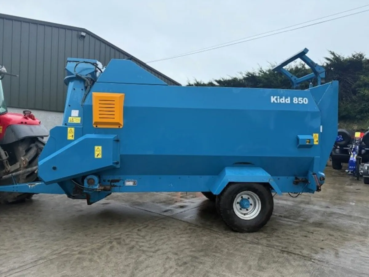 Used KIDD 850 Trailed Big Bale Shredder Bedder - Image 2