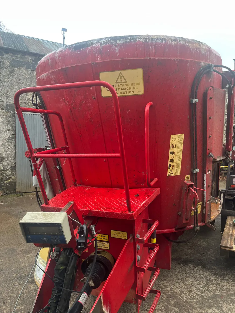 Used Redrock VM20 Twin Tub Diet Feeder - Image 3