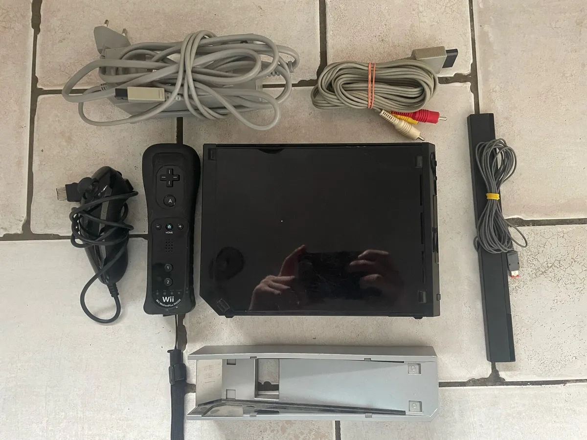 Black Modded Wii (5000+ Games) - Image 1