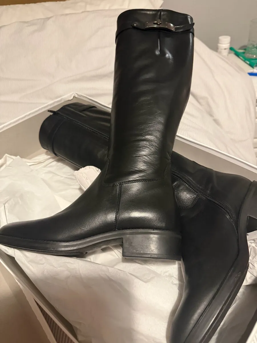 Knee high boats - Image 1