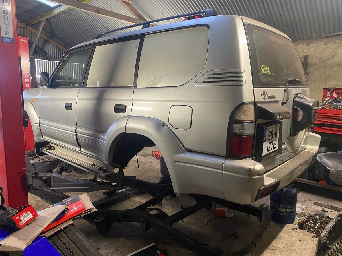 Toyota Landcruiser breaking - Image 3