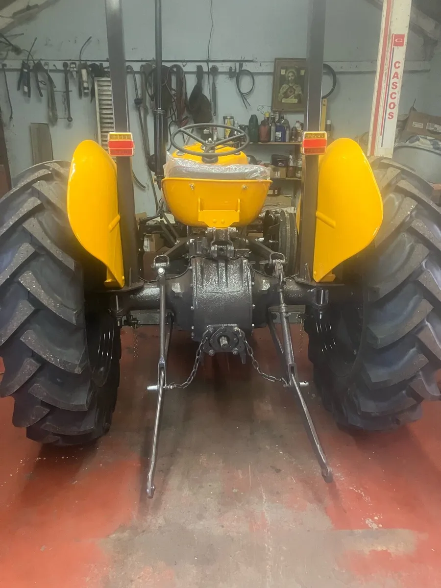 Vintage tractor - Image 3