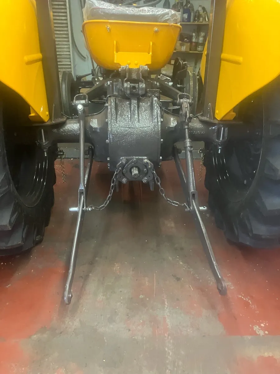 Vintage tractor - Image 4