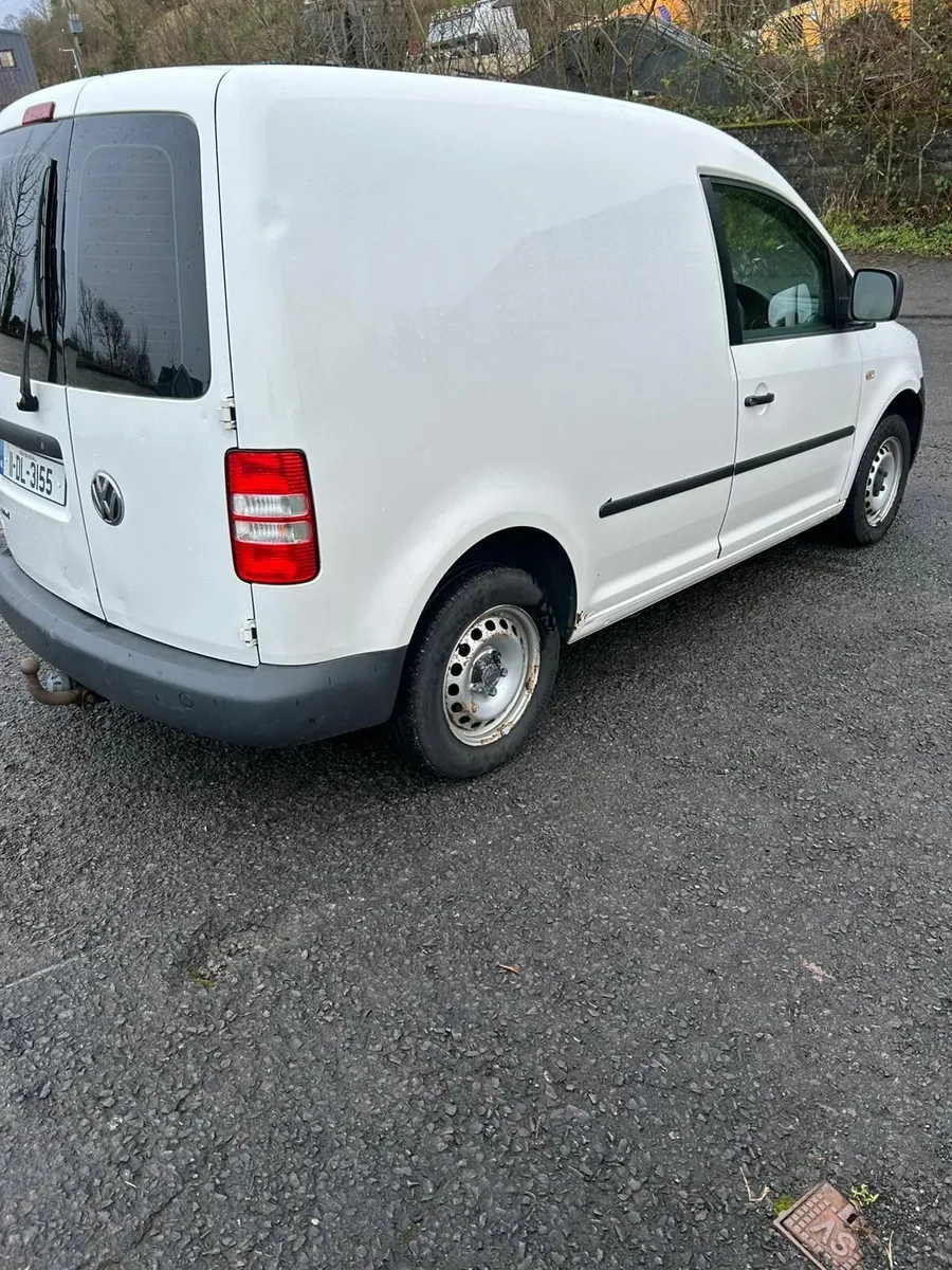 Volkswagen Caddy 2011 - Image 2