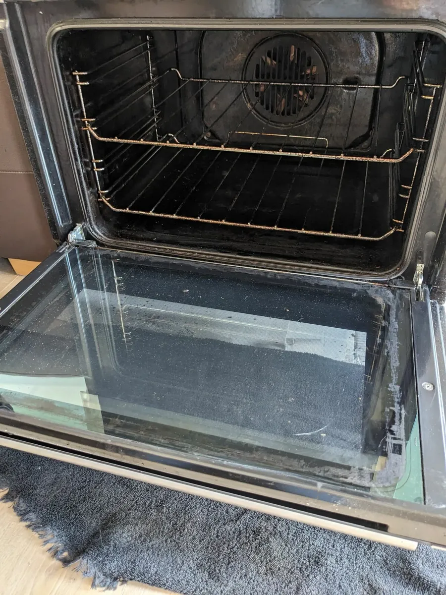 Hotpoint Built Under Double Oven - Image 4