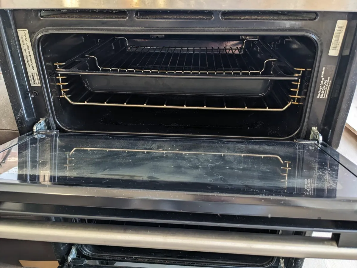 Hotpoint Built Under Double Oven - Image 2