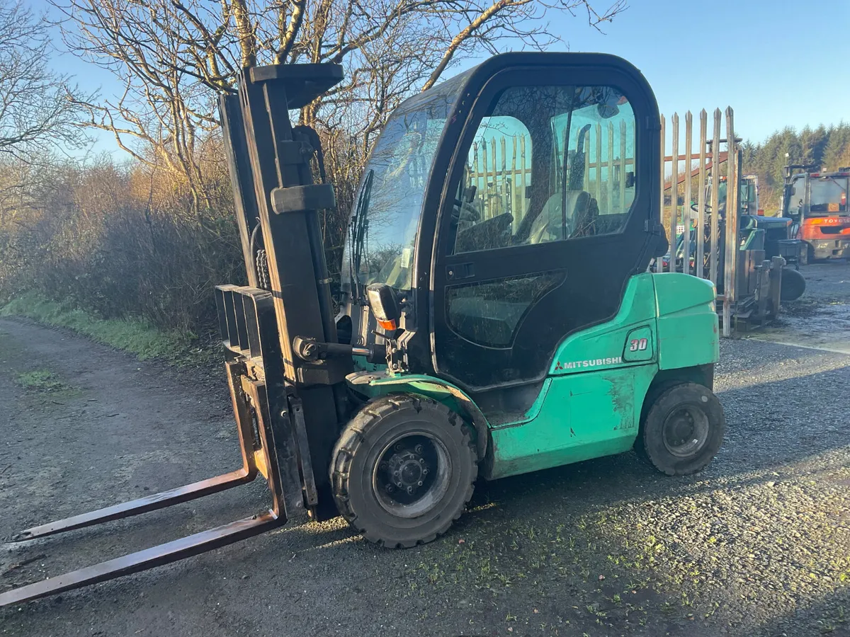 FORKLIFT - Image 1
