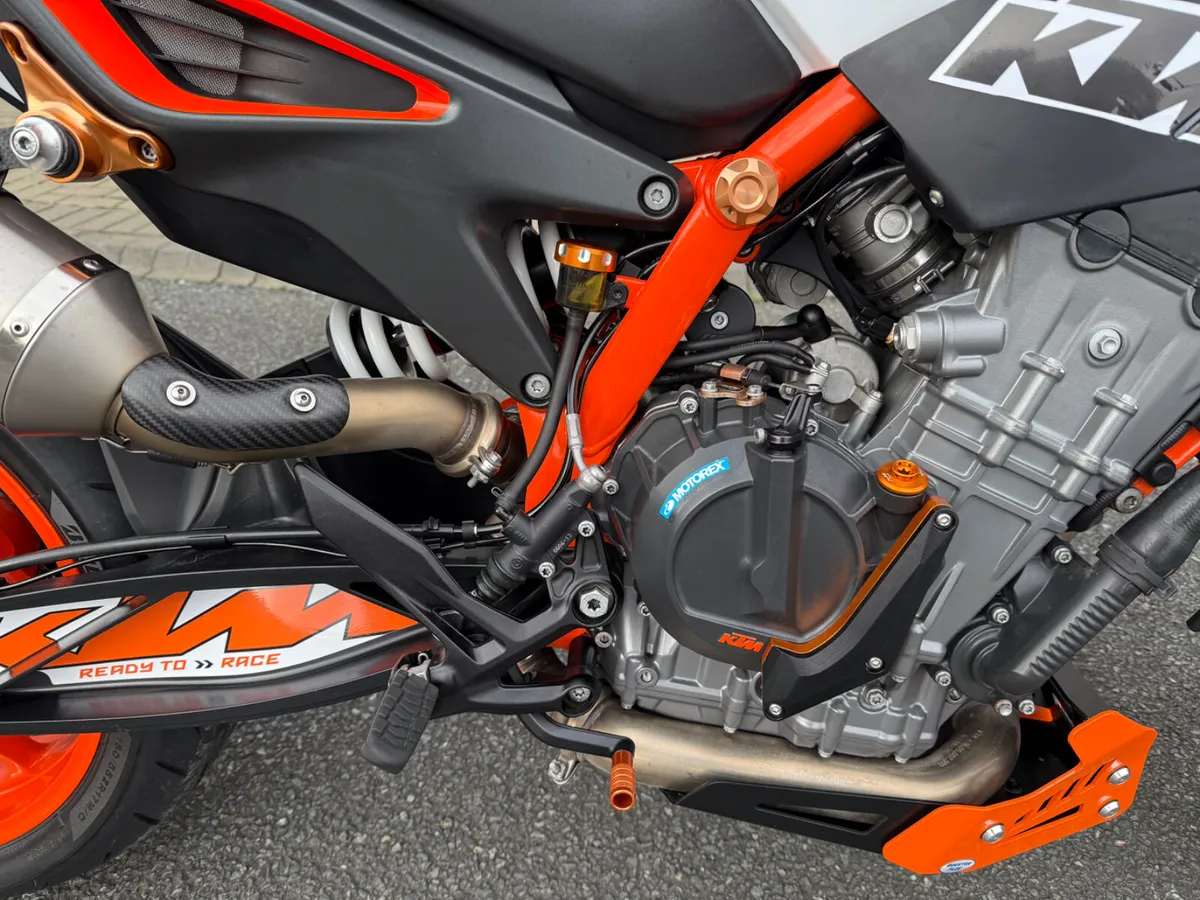 KTM 890 Duke R - Image 3