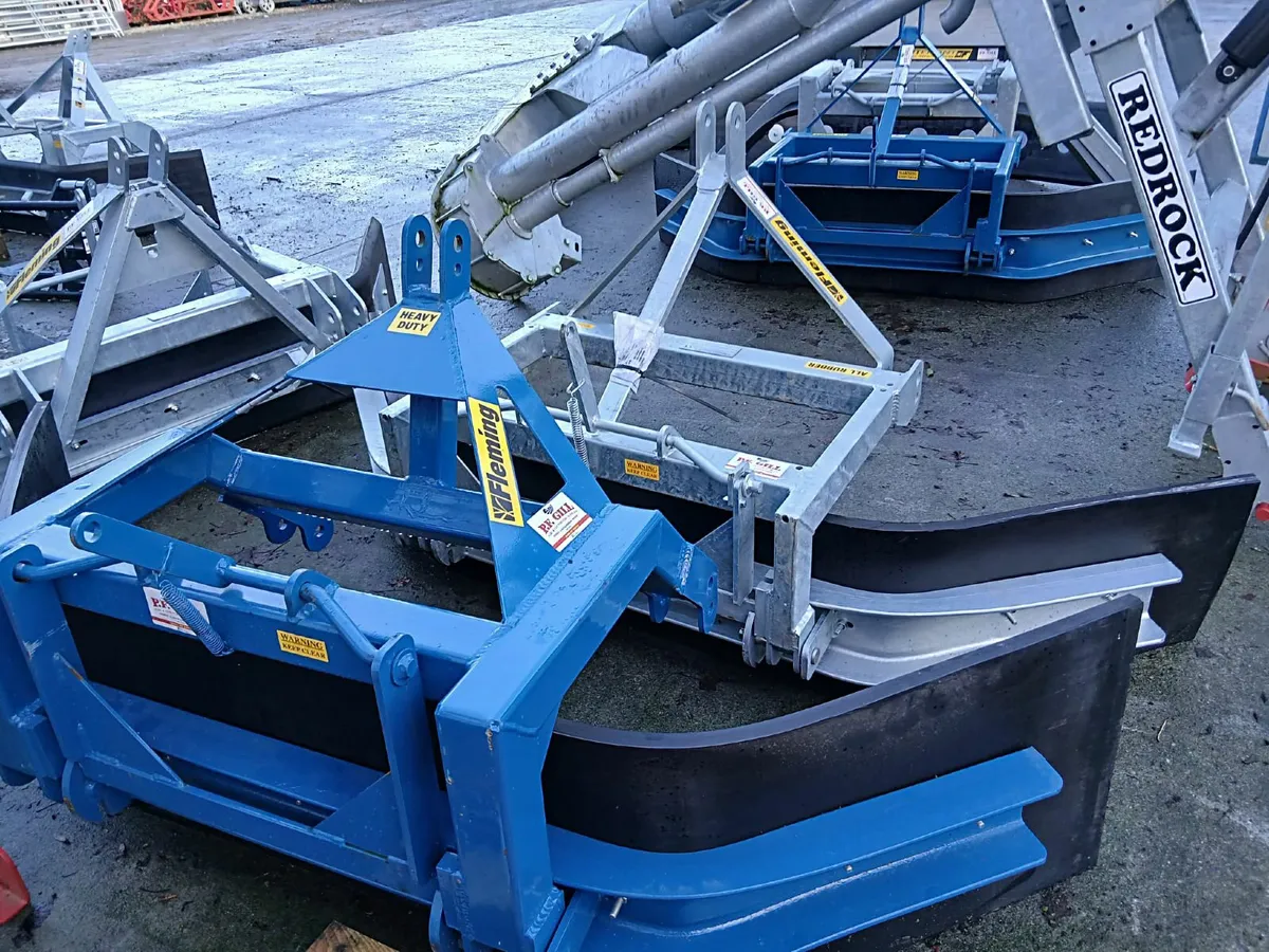 SELECTION OF FLEMING YARD SCRAPERS - Image 3