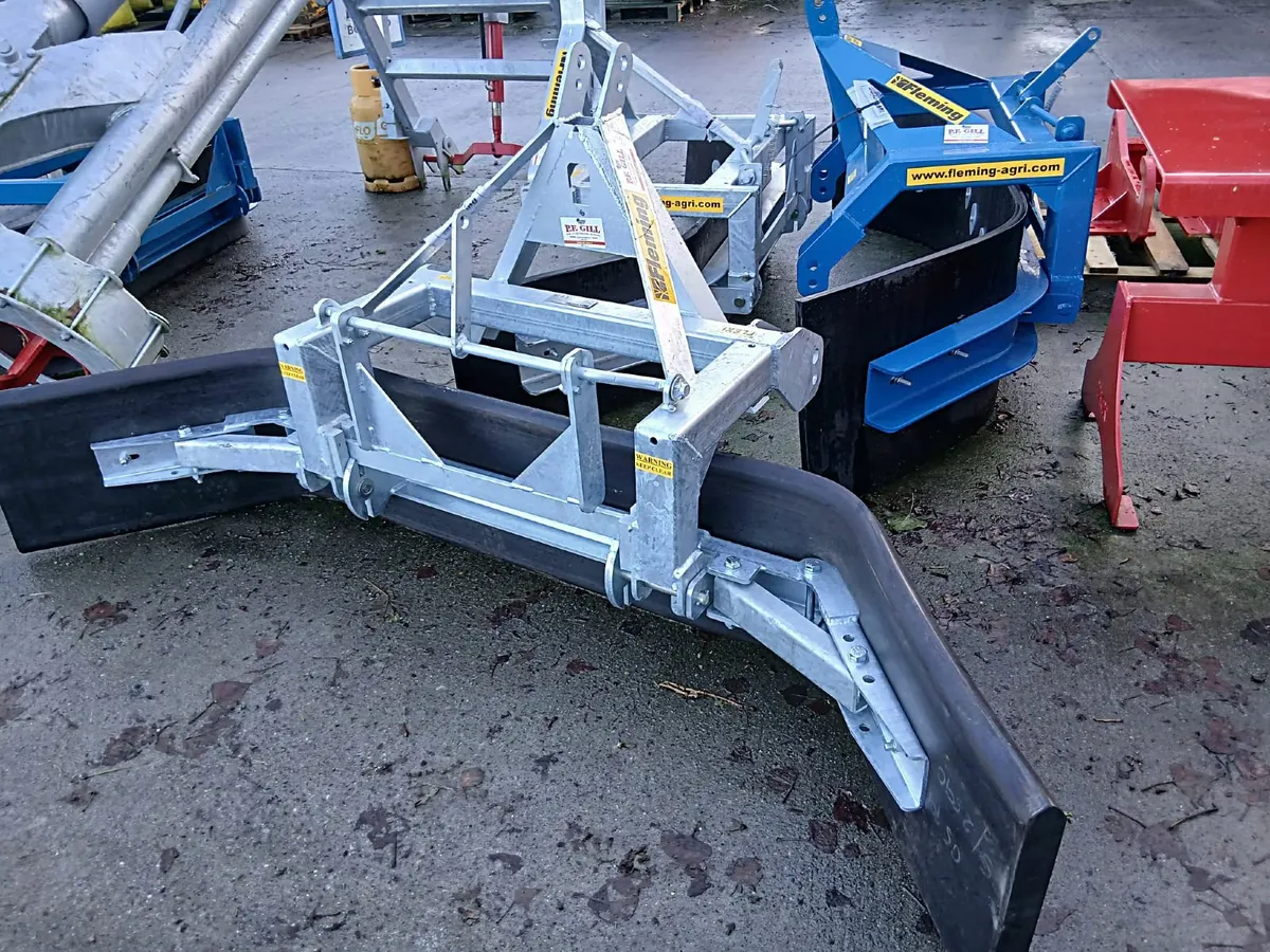 SELECTION OF FLEMING YARD SCRAPERS - Image 4