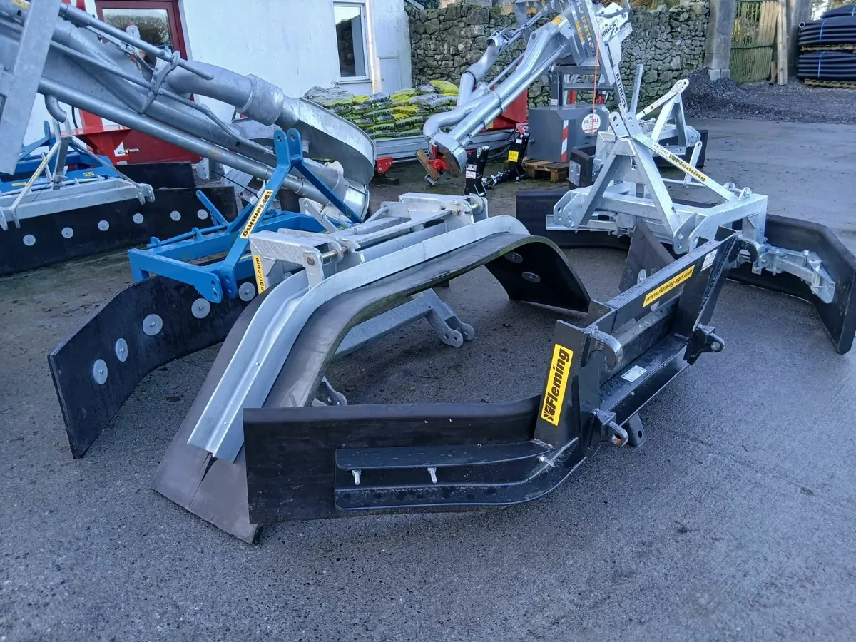 SELECTION OF FLEMING YARD SCRAPERS - Image 2