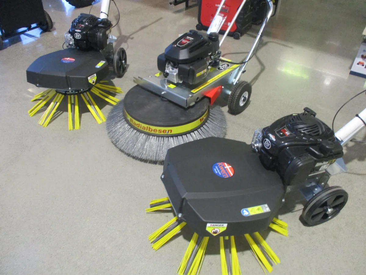 sweeper brush astro turf brush moss sweeper - Image 1