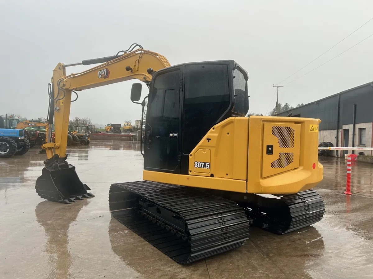 Caterpillar 307.5 C/W New 950mm Pads - Image 1
