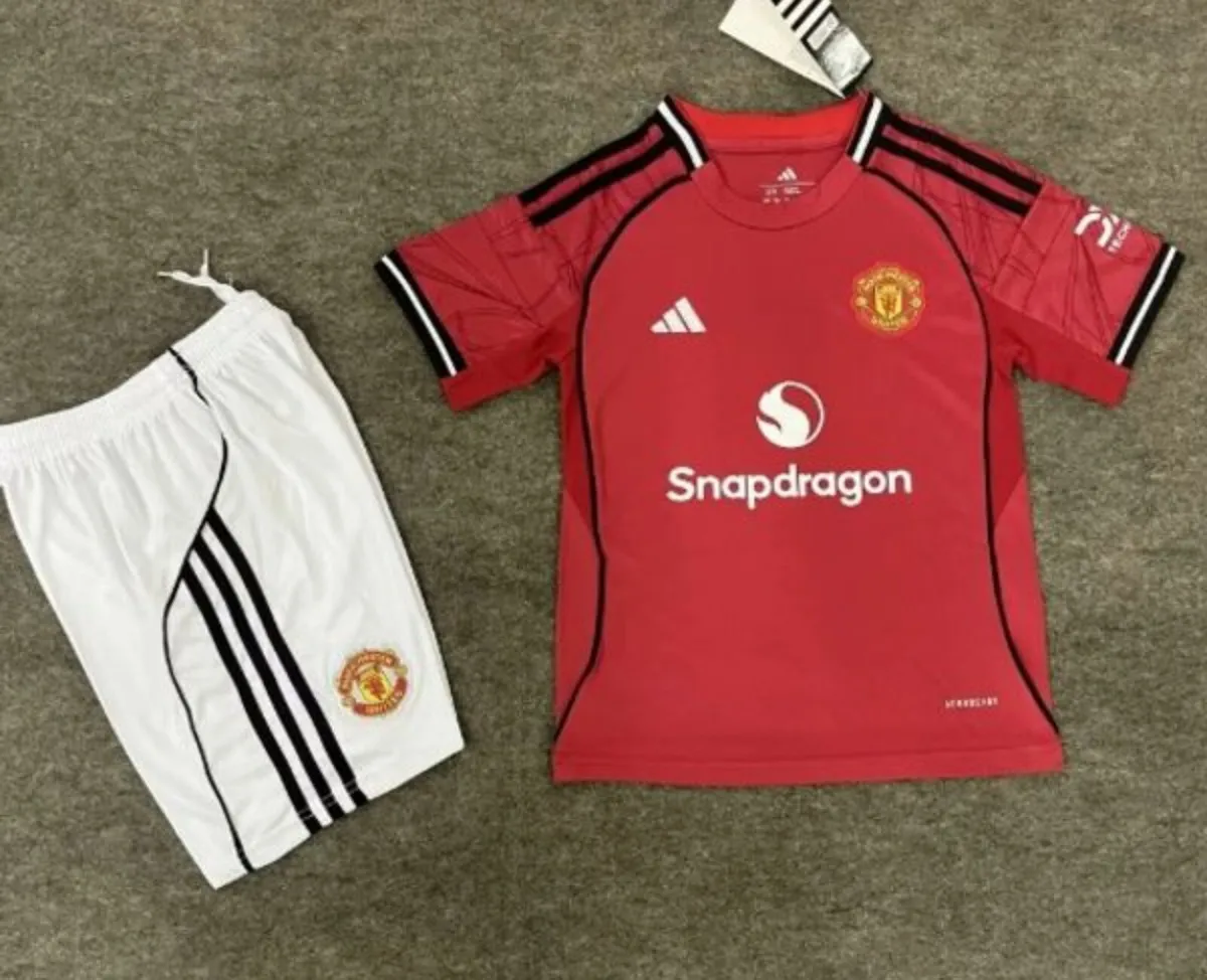 Man United home and away  jerseys 25/26 - Image 4