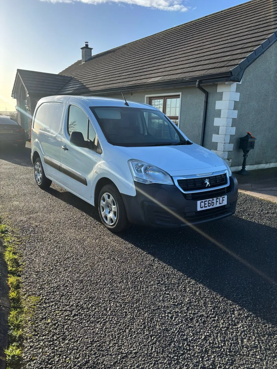 2016 Peugeot partner 3 seater 200vrt (berlingo) - Image 2