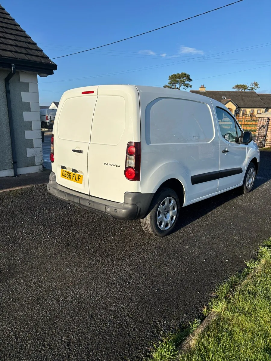 2016 Peugeot partner 3 seater 200vrt (berlingo) - Image 3
