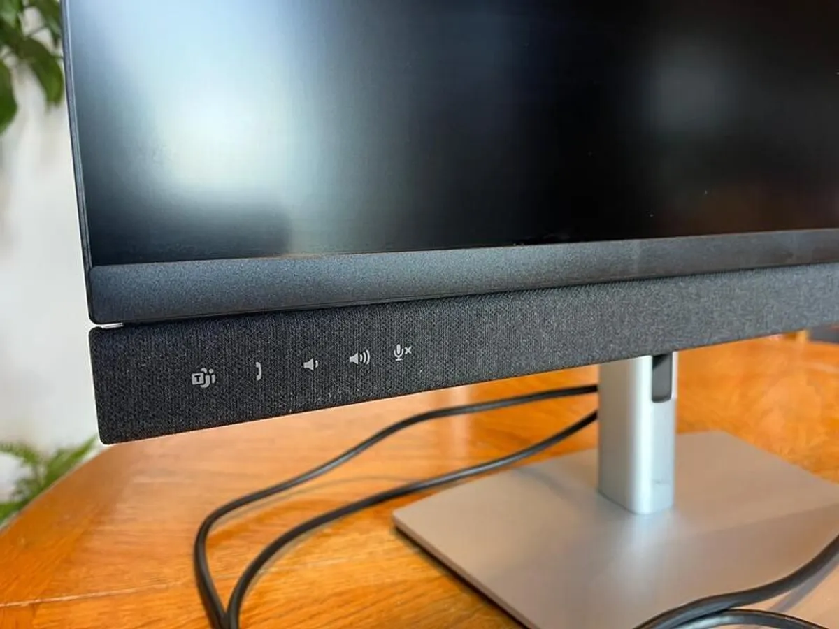 Dell C2722DE QHD Monitor Excellent Condition - Image 3