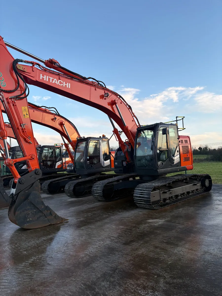 HITACHI ZX225-6 - Image 1