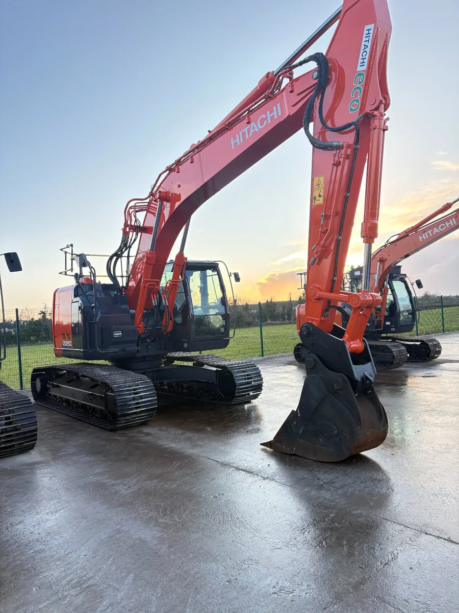 HITACHI ZX225-6 - Image 2