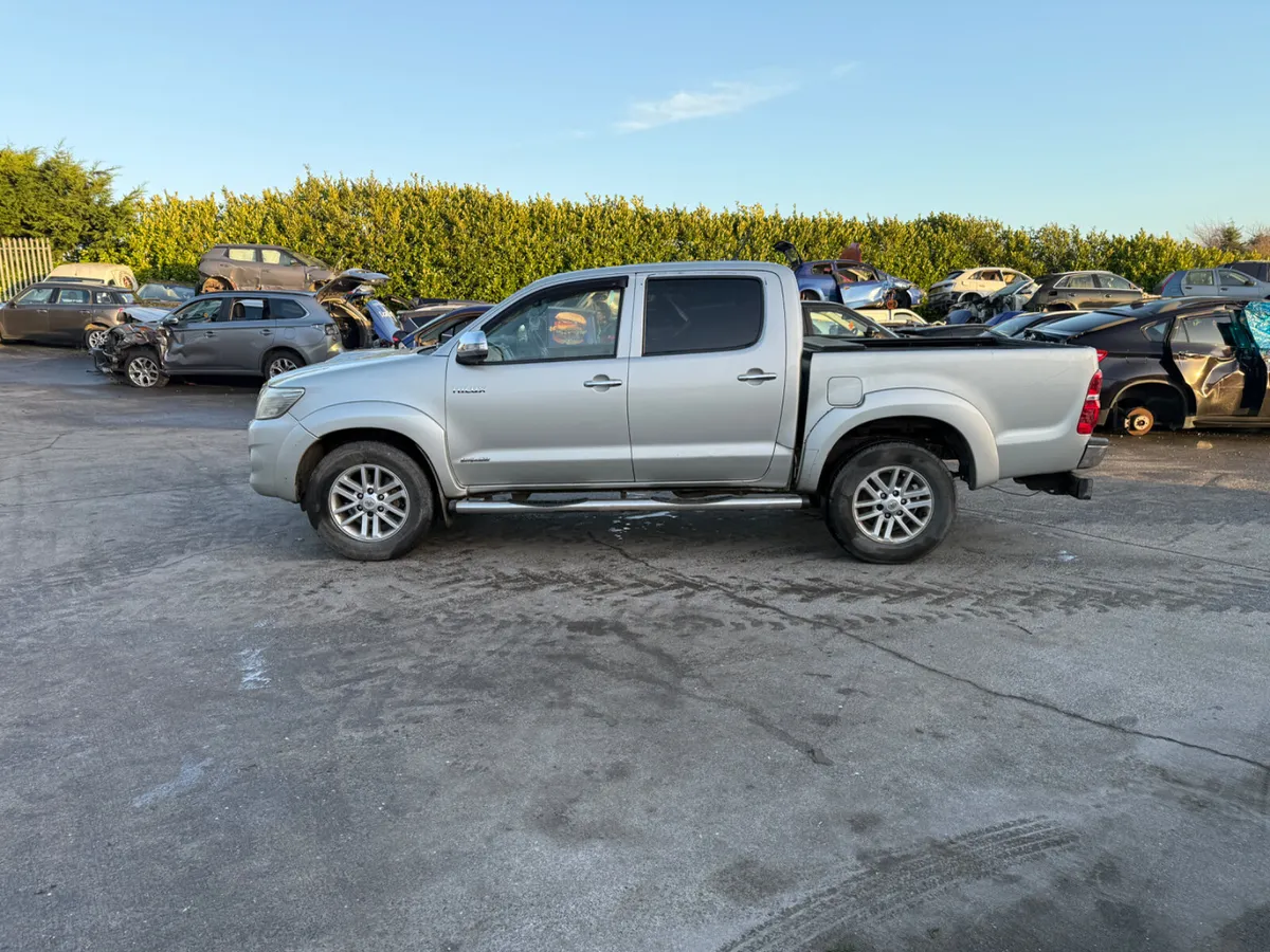 2014 Toyota Hilux 3.0 D4D invincible D-CAB - Image 4