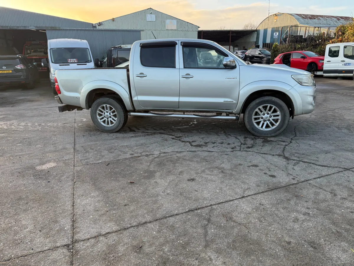 2014 Toyota Hilux 3.0 D4D invincible D-CAB - Image 3