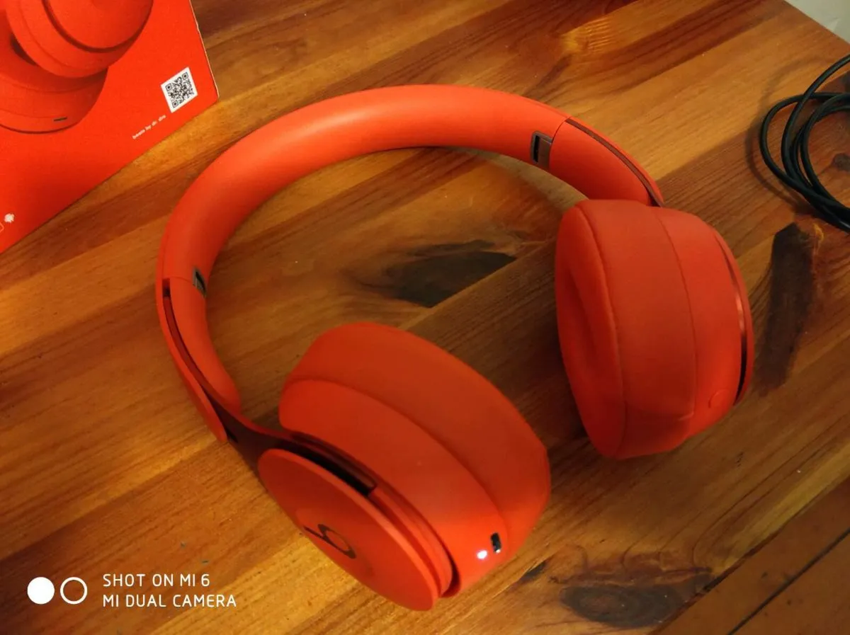 Beats headphones - Image 1