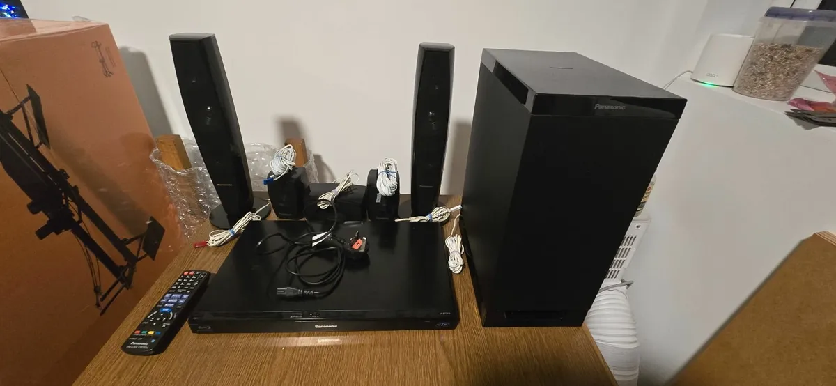 Panasonic BTT370 3D Blu-ray system, surround sound - Image 1