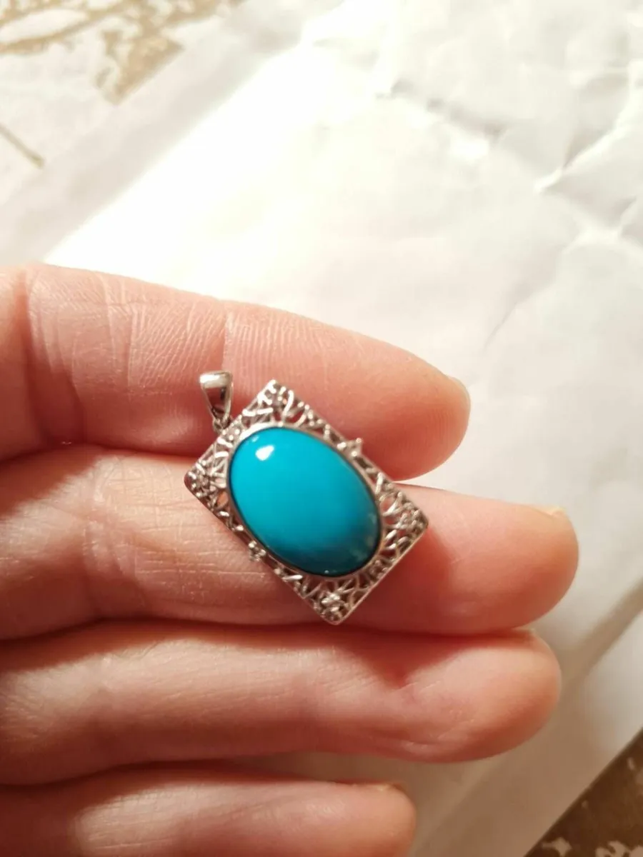 9k White Gold Natural Turquoise Pendant &Earrings - Image 3