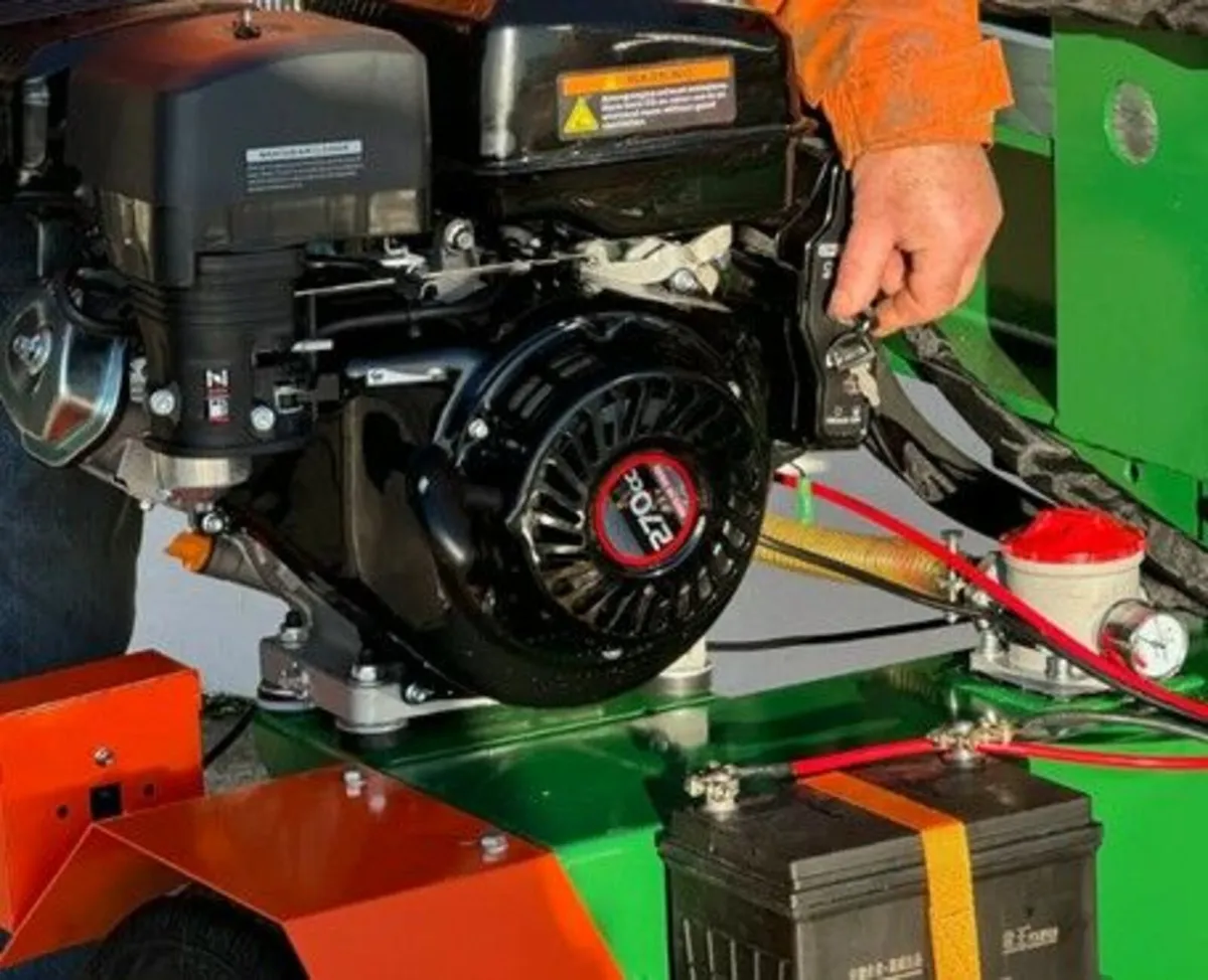 Log splitter for Hire - Image 3