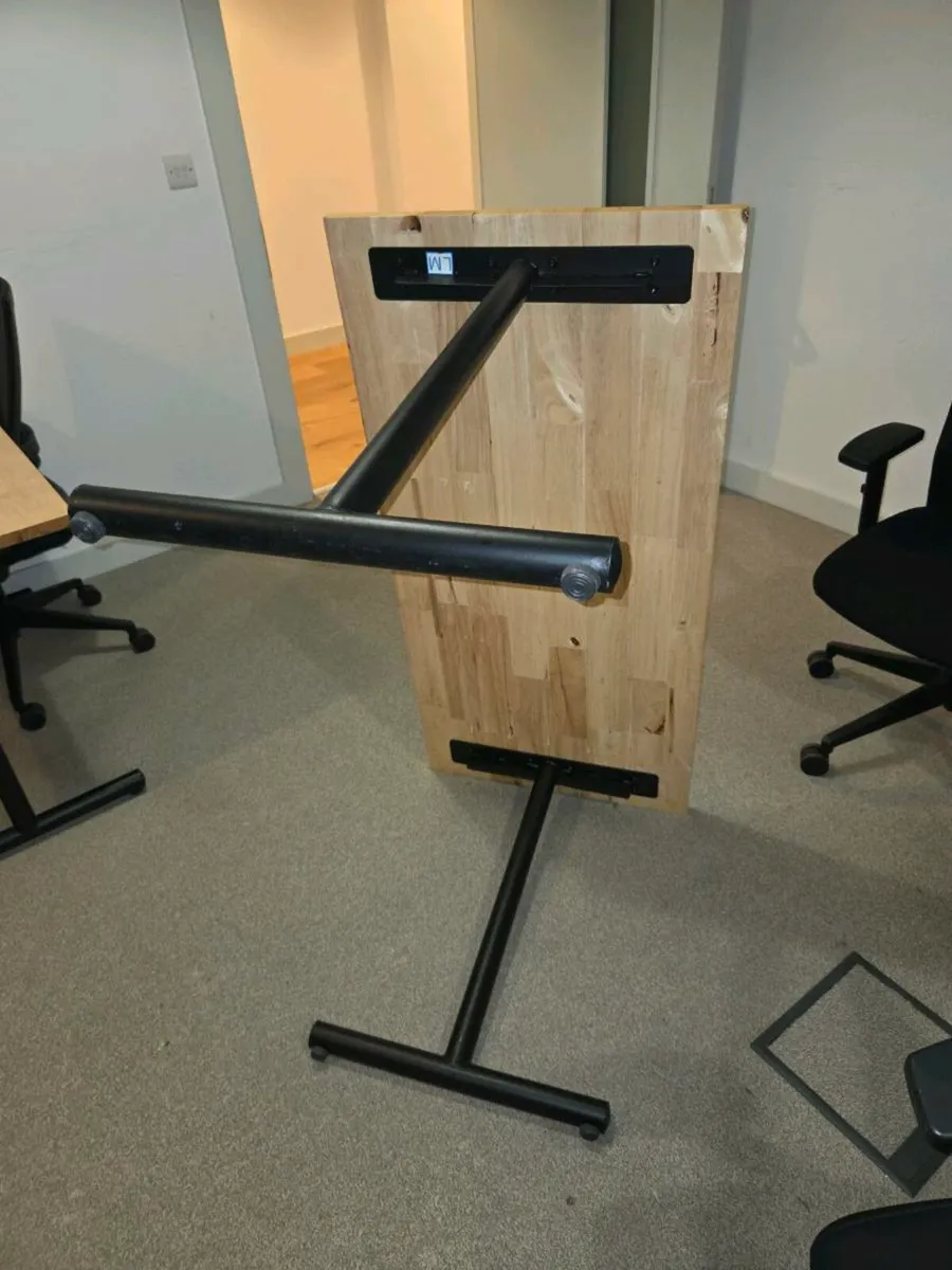 Office tables 50e/chairs 50e/lockers 30e - Image 2