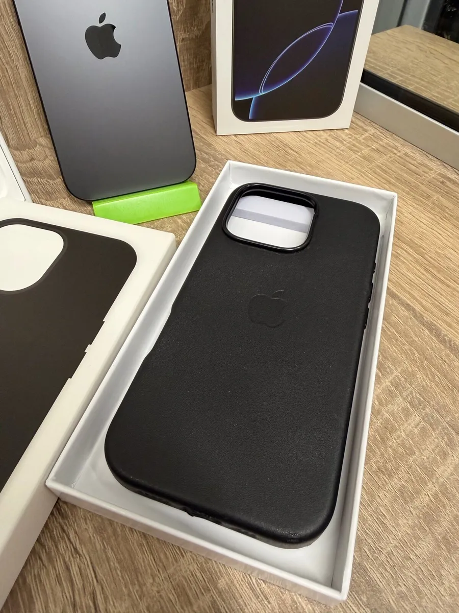 16 Pro 1TB Like New in Box Full Bundle Xmas Deal! - Image 3